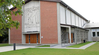 Die Oftersheimer Christuskirche öffnet ihre Tore und lässt Einblicke zu. Auch in den Turm soll es gehen.