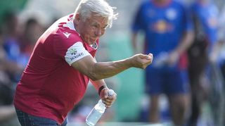 Ein bisschen fehlt noch zum ersten Erfolg: Olaf Janßen empfängt mit dem SV Sandhausen in einer Englischen Woche den KSV Hessen Kassel im Hardtwaldstadion.