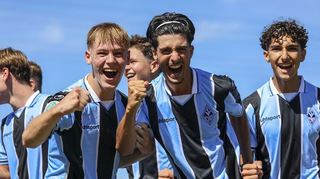Die U 17 des SV Waldhof (hier Elias Wolf, links, und Alican Bascoban, Mitte) spielte vergangene Saison in der Nachwuchsliga des DFB und damit in der höchsten Spielklasse.