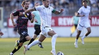 Pascal Testroet trifft gegen Hessen Kassel zweimal. Das 3:2 ist der erste Sieg des SV Sandhausen in der Fußball-Regionalliga.