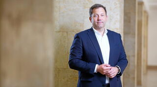 Finanzminister Lars Klingbeil fordert größere Einsparungen.