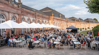 Einfach ein tolles Ambiente: Terrasse an „Theodors“ Schlossrestaurant