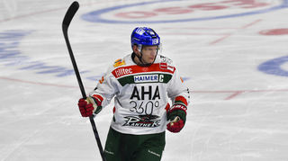 Denis Reul wechselte zur Spielzeit 2024/2025 nach Augsburg und führte die Panther dort als Kapitän aufs Eis.