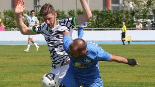 Der Brühler Abwehrchef Anes Klicic (l.) will gegen Viernheim nichts anbrennen lassen.