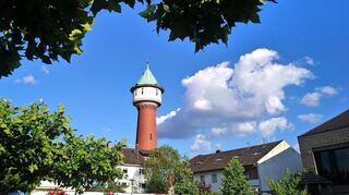 Unverkennbar ist der Wasserturm in der Ortsmitte von Eppelheim - das Wahrzeichen der Stadt.