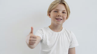 Symbolbild: Kinder freuen sich, wenn sie "Notinseln" in der Öffentlichkeit sehen.