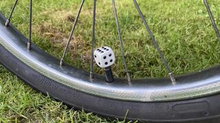 Ein Würfel als Ventilkappe ist eines der Details, auf das Ralf Fischer bei seinen Klapprädern achtet.
