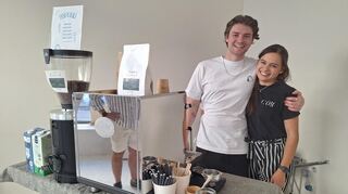 Arbeiten gut zusammen: Konditormeisterin Anika Klingbeil und Kaffeeröster Timm Ewald.