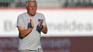Olaf Janßen beim Spiel in der Regionalliga Suedwest gegen Hessen Kassel.