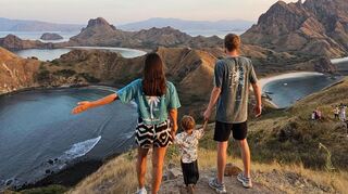 Janine Marielle Ruch und ihr Ehemann zeigen ihrem zweijährigen Sohn die Welt.