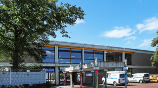 Bei vielen Schülern hoch im Kurs: Die Theodor-Heuss-Realschule in Hockenheim verzeichnet steigende Schülerzahlen. Zugleich besteht Sanierungsbedarf und die Kosten eines Neubaus werden auf 40 bis 50 Millionen Euro beziffert.