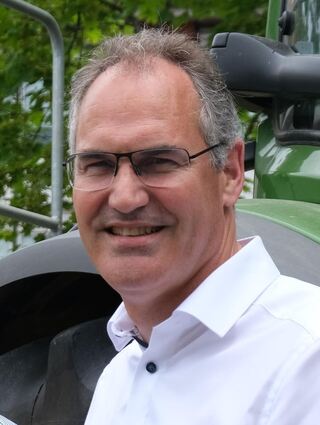 Dietmar Seefeldt, Landrat des Kreises Südliche Weinstraße und Verbandsvorsteher beim ZÖPNV Süd, kritisiert die geplante Generalsanierung der Strecke Forbach-Ludwigshafen.