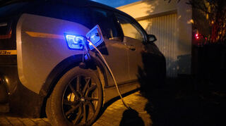 Zum Laden des E-Autos reicht eine Wallbox mit 11kW.