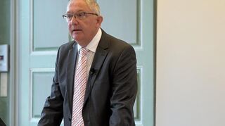 Prorektor Rainer Hock begrüßte die Studienanfänger an der Rechtshochschule Schwetzingen.