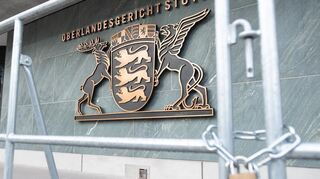 Der Prozess findet vor dem Oberlandesgericht in Stuttgart-Stammheim statt. Ein Urteil in dem Prozess um das Messerattentat soll am 16. September fallen.