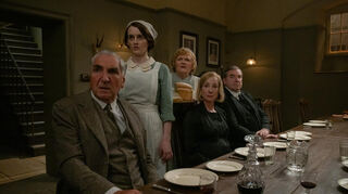 Staunt "downstairs" ab 18. September in deutschen Kinos über die neuen Zeiten: Jim Carter als Ex-Butler Mr. Carson, Sophie McShera als Daisy Parker, Lesley Nicol als Köchin Mrs. Patmore, Joanne Froggatt als Anna Bates und Brendan Coyle als Mr. Bates.