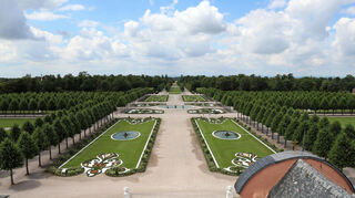 Blick vom Dach des Schwetzinger Schlosses in Richtung Schlossgarten.