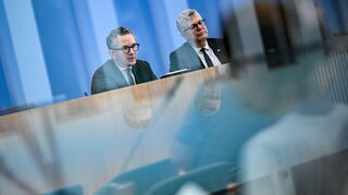 Der Haushalt ist fertig zur Abstimmung im Parlament - doch die Parlamentarier haben schon ganz andere Probleme.