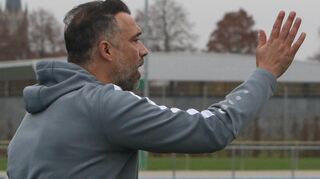 Andreas Backmann scheitert mit Landesligist FV Brühl in der vergangenen Saison in der Aufstiegsrelegation. Jetzt kommt Eppelheim in den Sportpark-Süd.