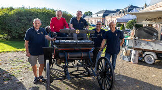 Der Allgemeine Schauferl-Club (ASC) Deutschland feierte sein 125-jähriges Jubiläum auf der Classic-Gala. Hier sitzt das Präsidium im clubeigenen Benz Victoriana, Baujahr 1898: Lars Kahl (v. l.), ASC-Gesamtpräsident Uwe Brodbeck, Dr. Hans-Gert Schweigert, Michael Schreiber und Stefan Lochbühler.