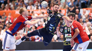 Dani Baijens (Mitte) beim Spiel in Hamburg.