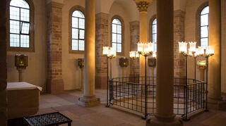 Die Reliquienkapelle im Dom zu Speyer beherbergt anbetungswürdige Stücke bekannter Heiliger.