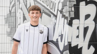 Der 17-jährige Angreifer Julian Bürkle aus der U19 des SV Sandhausen hat nun einen Profivertrag unterschrieben.