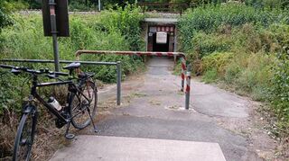 Bei ihrer Tour muss die Ketscher Rentnergang das ein oder andere Hindernis überwinden.
