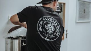 Das Design des selbstentworfenen Shirts auf dem Rücken von Christian Haas