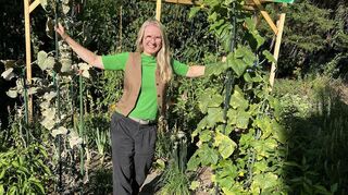 Sabine Walter in ihrem Garten.