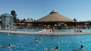 Im Interview geht es unter anderem auch um das Freizeitbad Bellamar, welches auch von vielen Bürgerinnen und Bürgern der Nachbargemeinden genutzt wird.