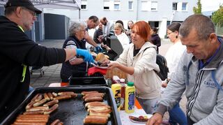 „Ein Platz am Grill, ein Platz in der Gesellschaft“ lautete das Motto in Hockenheim am bundesweiten Tag der wohnungslosen Menschen.