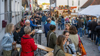 Reger Betrieb herrscht schon am frühen Freitagabend in der Hasenpfuhlstraße.
