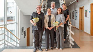 Thomas Osztfalk (Ruhestand) (v. l.), Bürgermeisterin Lisa Schlüter, Thomas Dreher (Personalrat Klärwerk), Regine Raband und Yvonn Rokowski (Personalrat Stadt).