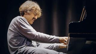 Thomas Scheytt spielt Klassiker des Blues und Boogie-Woogie sowie eigene Kompositionen.