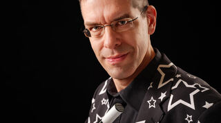 Andreas Bierlein verzaubert das Publikum mit seiner neuen Show in Hockenheim.