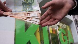 Symbolbild: Eltern müssen mehr Geld in die Hand nehmen.