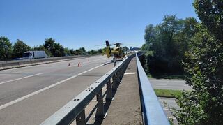 Ein Rettungshubschrauber ist auf der A 5 bei Dossenheim gelandet.
