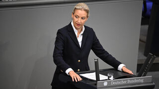 AfD-Oppositionsführerin Alice Weidel bei der Haushaltsdebatte im Bundestag. Die AfD hat sich im aktuellen Politbarometer auf 26 Prozent verbessert und teilt sich jetzt den ersten Platz mit der Union.