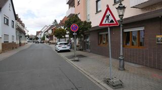 In der Mannheimer Straße werden für die Arbeiten am Stromnetz in den kommenden Monaten immer wieder Abschnitte gesperrt, wobei auch Halteverbote und Baustellenampeln notwendig werden.