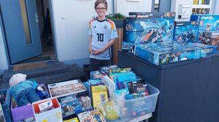 Der 11 jährige Mattes mit seinem Stand in der Lessingstraße