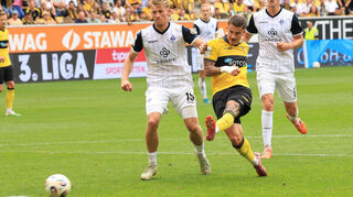 Niklas Castelle trifft zum 1:0 für Aachen.