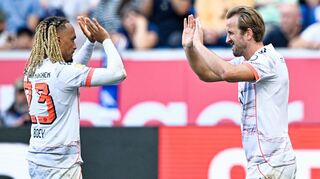 Neben Kane jubeln auch Spieler wie Außenverteidiger Boey.