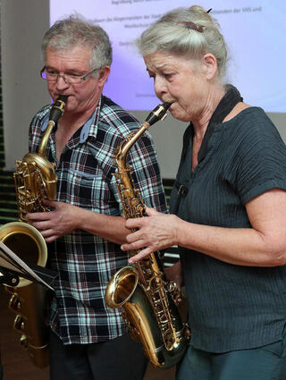 Willi Ester und Judith Simon gestalten die Feier musikalisch.