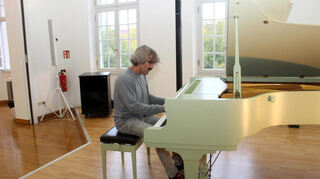 Thomas Scheytt spielt Blues- und Boogie-Woogie-Klassiker, aber auch Eigenkompositionen.