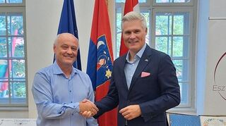 Attila Gröber (v. l.) und OB Matthias Steffan.