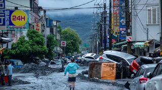 In Taiwan lief ein Staudamm über, was zu schweren Schäden und Todesopfern führte.
