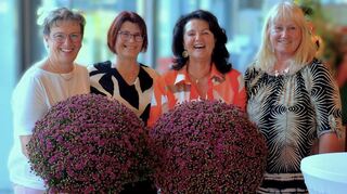 75 Jahre LandFrauen in Plankstadt, das feiern: Karin Markert (2. Vorsitzende Plankstadt), Claudia Geng (Vorstandsmitglied Kreis-Landfrauen), Carmen Knauer (1. Vorsitzende Plankstadt) und Birgit Rinklef (Kreisvorsitzende).