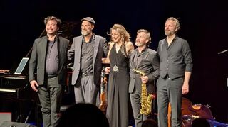 Markus Syperek (v. l.), Andreas Henze, Meta Hüper, Adrian Tully und Tobias Backhaus sorgen für eine unvergessliche Erinnerung an „Die Knef“.