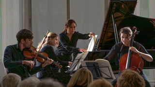 Roman Tulchynsky (Violine), Julia Stephan (Klavier), Sachie Matsushita (Notenwenderin) und Marei Schibilsky(Violoncello)